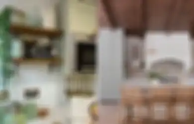 6 Potret Dapur Warna Hijau Sage yang Bisa Jadi Inspirasi Pemula
