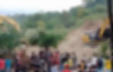 Longsor Parah di Takari Tutup Badan Jalan, Akses Jalan Trans - Timor Kupang Lumpuh Total