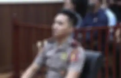 Kenakan Seragam Polisi, Ekspresi Bharada E saat Jalani Sidang Etik Disorot, Kompolnas: Cerah Ceria