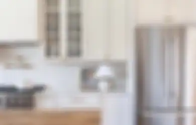 Gak Banyak yang Tahu, Tampilan Dapur Kecil Lebih Segar Usai Kitchen Set Dicat Warna Cerah, Fotonya Estetik