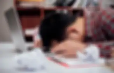 Lembur Tiap Hari hingga Sering Begadang, Pria Ini Mendadak Pingsan Lalu Kritis Setelah Alami Hal Mengerikan Ini