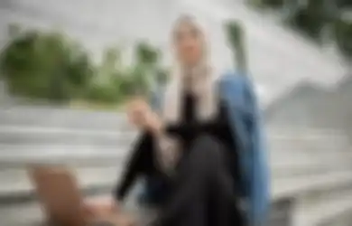 7 Cara Foto Aesthetic Hijab yang Paling Kece, Cobain Sekarang Yuk!