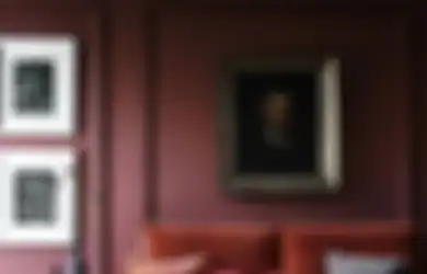 Gunakan Sofa Merah di Ruang Tamu Anda untuk Melengkapi Tampilannya!