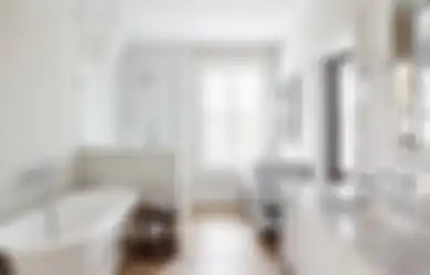 4 Pertimbangan Memanfaatkan Lantai Kayu di Kamar Mandi        