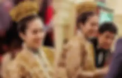 Kenakan Gaun dan Mahkota dari Emas, Ini 7 Potret Pernikahan Nong Poy dengan Crazy Rich Thailand, Tampilannya Memukau Bak Putri Ningrat