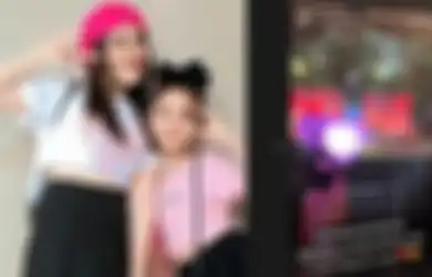 Anak Ayu Ting Ting Histeris di-Notice Member BLACKPINK saat Nonton Konser, Dapat Tanda Hati dan Kiss dari Lisa dan Jisoo