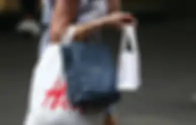 3 Cara Ampuh Berhenti Belanja Fast Fashion. Bisa Tetap Stylish, Kok!