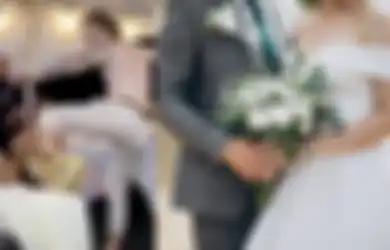 Setengah Telanjang di Hadapan Tamu Undangan, Pengantin Pria Bikin Malu Usai Lakukan Hal Mengejutkan Ini Pada Istrinya
