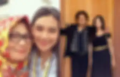 Orang Tua Arie Kriting Beri Gelang Emas untuk Cucu, Ibu Indah Permatasari Langsung Beri Reaksi Tak Terduga Ini