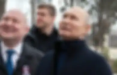 Vladimir Putin Adem Ayem Meski Diburu Pengadilan Internasional, Ini Potret Presiden Rusia Kepergok Santai Kunjungi Krimea