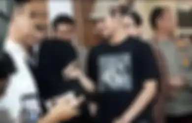 Mencium Tangan Suami Sebelum Berangkat Kerja, Tradisi Indonesia yang Bawa Keberkahan Luar Biasa dalam Rumah Tangga, Begini Penjelasan Ustaz Abdul Somad