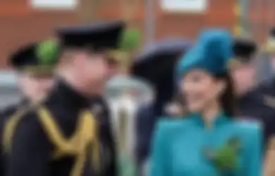 Pesona Gaya Elegan Kate Middleton dengan Nuansa Warna Turquoise