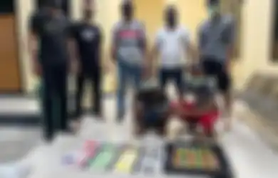 Bagaimana Sikap Istri Menghadapi Suami yang Doyan Judi dan Beri Nafkah Keluarga Pakai Uang Haram? Ustaz Abdul Somad Beri Penjelasan