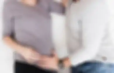 6 Posisi Hubungan Intim yang Aman, Nyaman dan Tetap Menggairahkan untuk Ibu Hamil