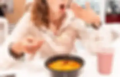5 Cara Jitu Hilangkan Rasa Pedas di Mulut. Bukan Minum Air Putih!