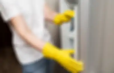 6 Langkah yang Bisa Kamu Ikuti untuk Membersihkan Pintu Kulkas yang Menguning, Cuma Modal Pasta Gigi!