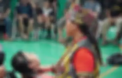 Ida Dayak Ahli Pengobatan Alternatif yang Sedang Viral, Pasien Dioles Pakai Minyak Ini Langsung Sembuh, Ratusan Warga Menunggu Ditangani
