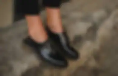 Bukan Deterjen, Ini 2 Bahan Dapur Buat Cuci Sepatu Kulit Biar Awet!