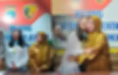 Dokter Muda yang Cekcok dengan Pengunjung RS Kini Saling Berpelukan, Suami Maya Pastikan Cabut Laporan ke Koas: Insya Allah Silaturahmi