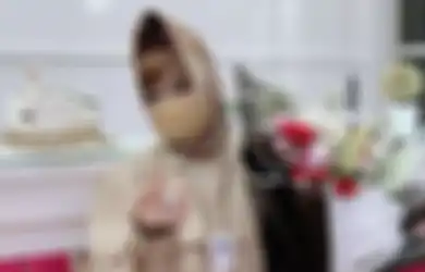 Tenteng Tas Hermes Birkin Rp 200 Juta, Ternyata Koleksi Mobil Kadinkes Reihana juga Nyaman Dipakai Lewat Jalan Rusak