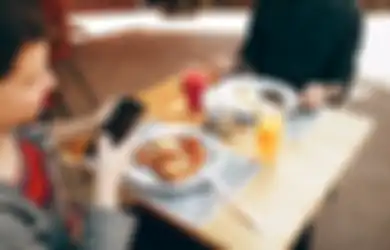 7 Tanda Jika Anda Kebanyakan Makan yang Sebabkan Gangguan Pencernaan, Diantaranya Lelah dan Lesu