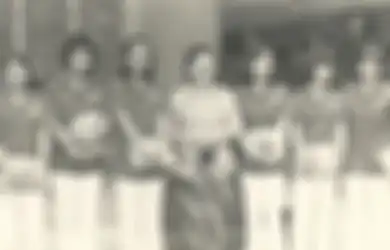 Sembunyikan Senjata di Keranjang Sayur, Inilah Kisah Heroik Ibu Tien Soeharto Bersama Puluhan Putri Solo Melawan Penjajah