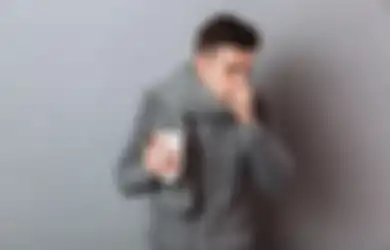 3 Cara Mengatasi Dahak dengan Mudah, Salah Satunya Cuma Minum Air Ini