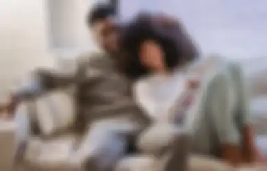 6 Posisi Hubungan Intim yang Santai Bareng Pasangan, Nggak Perlu Buang-buang Energi!