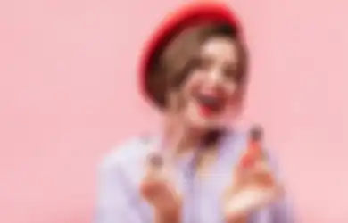 Tips Membuat Lipstik Tahan Lama. Jangan Lupakan Eksfoliasi Bibir!