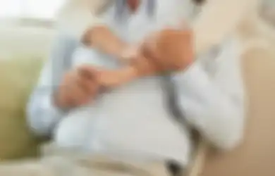 Rangsang Bagian Sensitif Suami, Nenek 109 Tahun Miliki Cara Tak Biasa untuk Penuhi Hasrat Seksual Suami Berondongnya