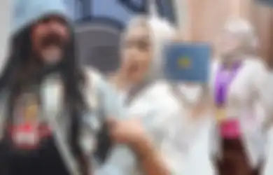Anak Gadis Master Limbad Lulus Sarjana Kedokteran, Penampilan Sang Pesulap di Acara Wisuda Bikin Pangling, Ini Potretnya yang Pakai Baju Sarimbit