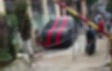 VIRAL di TikTok Warga Bikin Garasi dari Tiang dan Rantai Besi di Jalan Perumahan