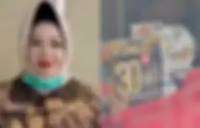 Jilbabnya Tak Lagi Menjulang Tinggi, Penampilan Reihana Kadinkes Lampung Jadi Sorotan saat Penuhi Panggilan KPK