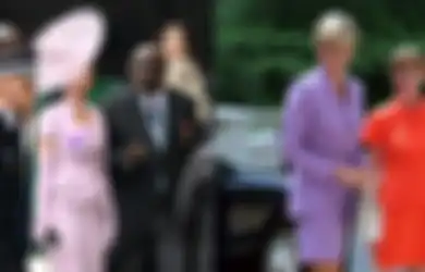 3 Outfit Katy Perry Malah Terinspirasi Putri Diana di Acara Penobatan Raja Charles III