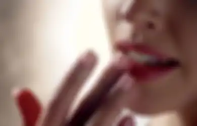 2 Arti Kedutan di Bibir Bawah Menurut Primbon Jawa, Pria Wanita Beda