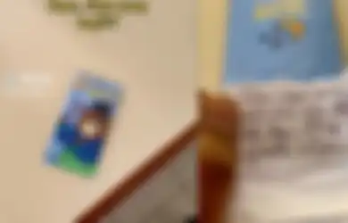 Viral di TikTok Ibu Guru Tak Kuasa Tahan Haru, Para Murid Beri Amplop Berisi THR Lebaran dan Surat Bernada Manis