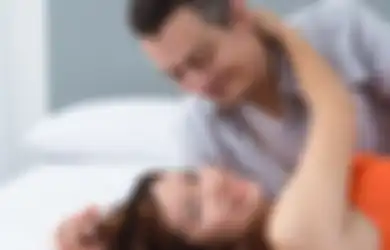 Para Istri Gak Usah Jaim, Begini Cara 'Nakal' Menggoda Suami Agar Keinginan di Atas Ranjang Terpenuhi