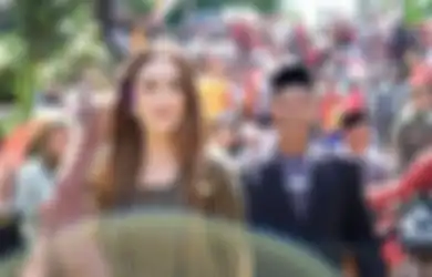 Cantiknya Nafa Urbach Mandi di Sungai, Warganet Salfok: Tambah Umur Tambah Ayu