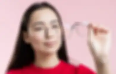 4 Tips Menghilangkan Bekas Kacamata di Hidung. Biar Tetap Flawless!