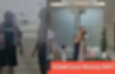 Viral di TikTok Warga Mandi hingga Cuci Baju di Ruang Direktur PDAM Malang Gara-gara Air Mati Berhari-hari, Begini Aksinya