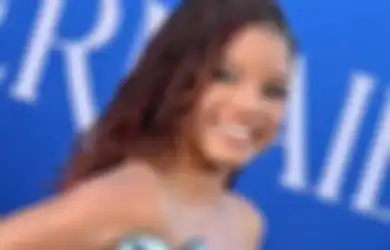 Leher Sampai Sakit! Halle Bailey Syuting Adegan Kibasan Rambut Sampai 20 Kali di The Little Mermaid
