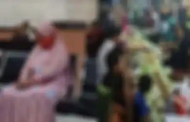 UNIK! Warga Sukodono Gelar Syukuran Usai Dapat Kabar Masriah si Emak-emak Penyiram Tinja ke Rumah Tetangga Dipenjara