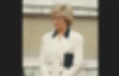 Mengintip Pesona Princess Diana Tampil Menawan dengan Blazer Putih
