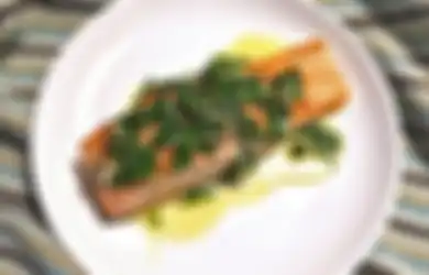 Resep Salmon Panggang Saus Lemon untuk yang Benci Makan Ikan