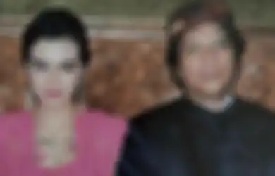 Sophia Latjuba Duduk di Samping Mendiang Ayahnya, Foto Jadul Ibunda Eva Celia Disorot Netizen Karena Parasnya: Masa Lalu Nih