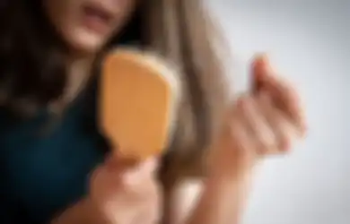 6 Rekomendasi Hadiah untuk Bestie yang Punya Masalah Rambut Rontok, Dijamin Bermanfaat!