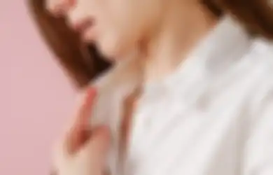Anti Panik, Gini 3 Cara Menghilangkan Noda Makeup yang Nempel di Baju