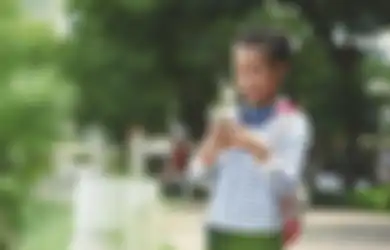 Orang Tua Harus Tegas! Begini Cara Mengatasi Anak Kecanduan Gadget