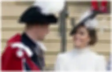 Mengintip Pesona Kate Middleton Tampil Manis dengan Dress Polkadot