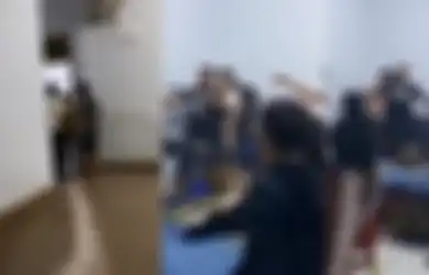 Bikin Greget, Suami Enak-enak Ngamar dengan Wanita Muda Usai Antarkan Istrinya Berangkat Haji, Video Saat Digrebek Viral